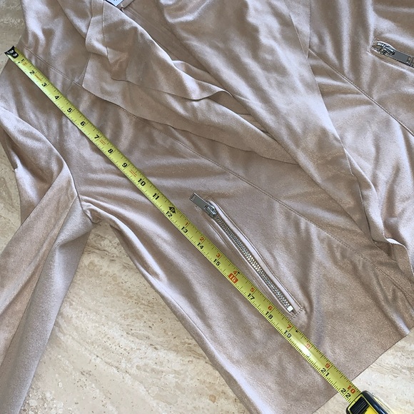 CARMEN MARC VALVO jacket, cream, waterfall front, faux leather zip cuffs. L - Picture 16 of 17